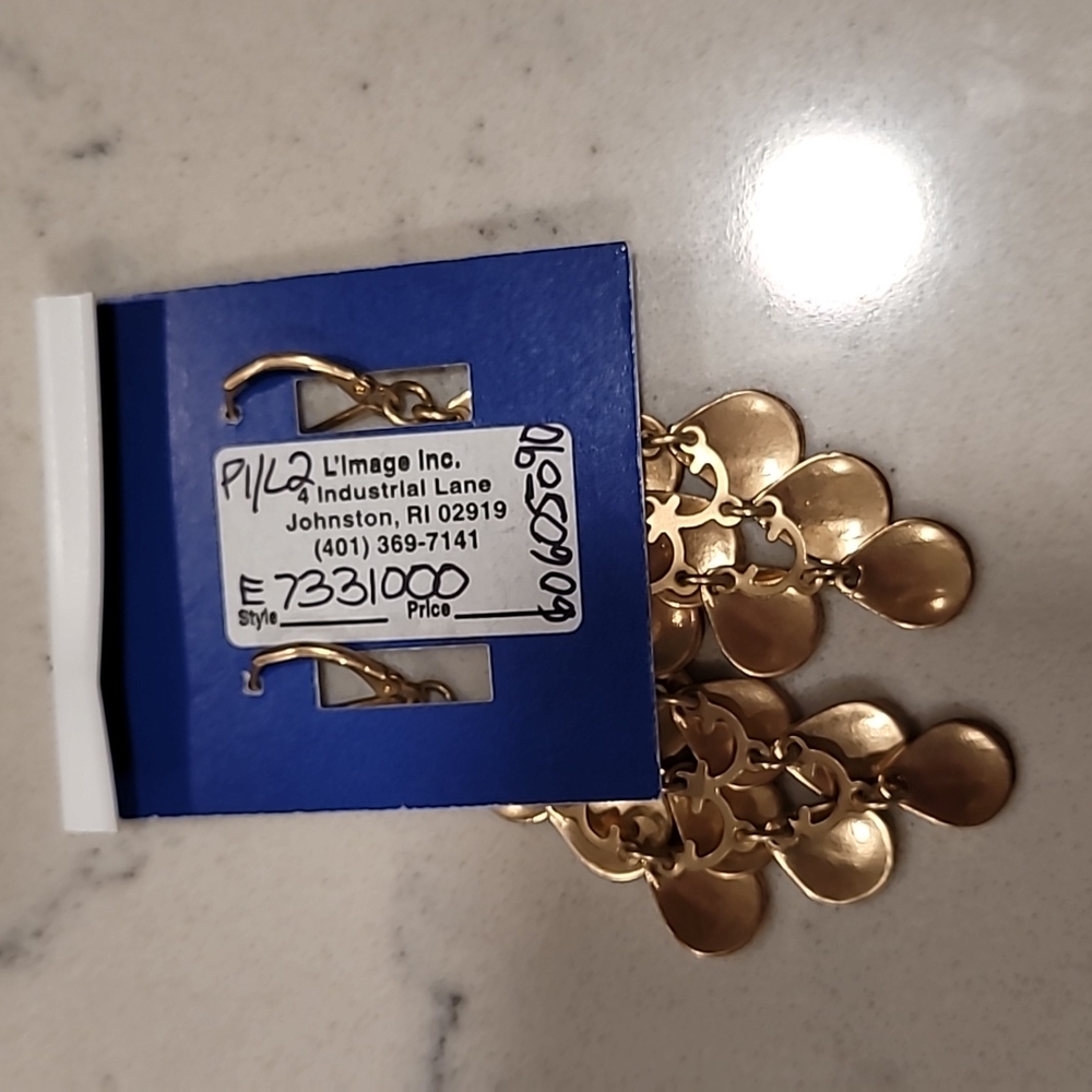 BNWT gold earrings - Picture 2 of 3